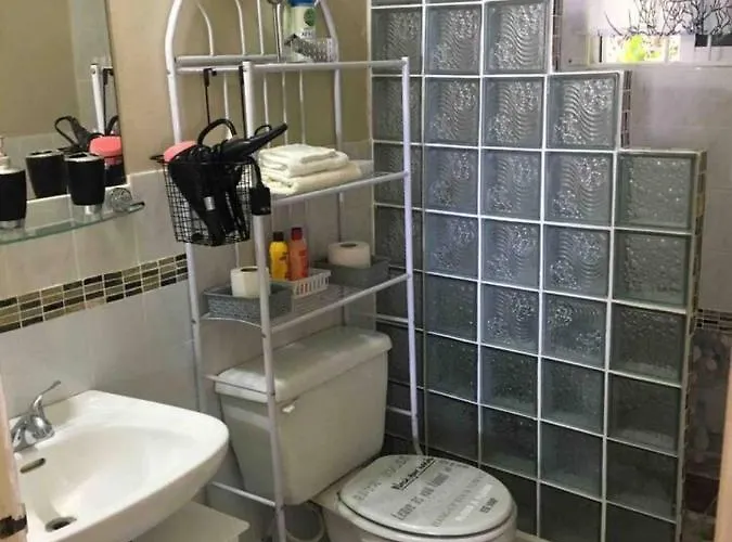 1 Bed - Sleeps 2 - Garden - Parking - Wifi * Ocho Ríos