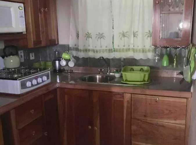 1 Bed - Sleeps 2 - Garden - Parking - Wifi Villa Ocho Ríos